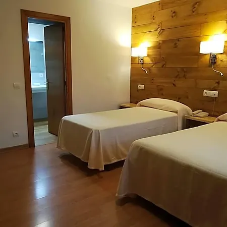 Vicente Hotel *